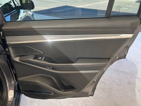 Used 2025 Jeep Wagoneer S Launch Edition image 17