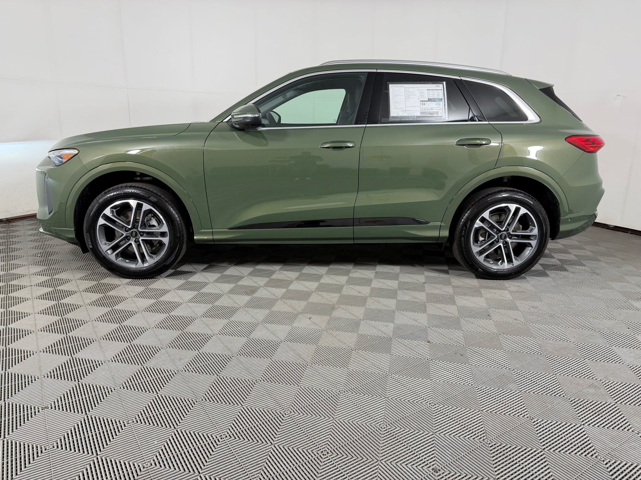 New 2026 Audi Q5 Premium Plus AWD/4WD image 2
