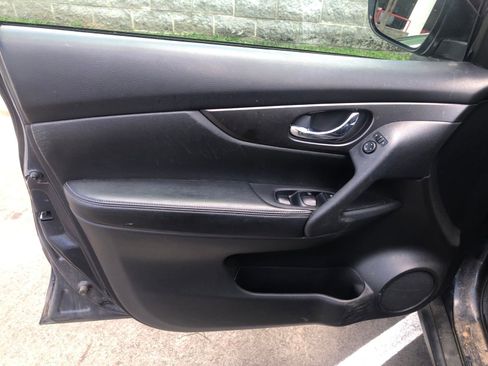 Used 2015 Nissan Rogue S AWD/4WD image 3