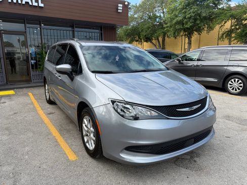 Used 2021 Chrysler Voyager Lxi FWD image 3
