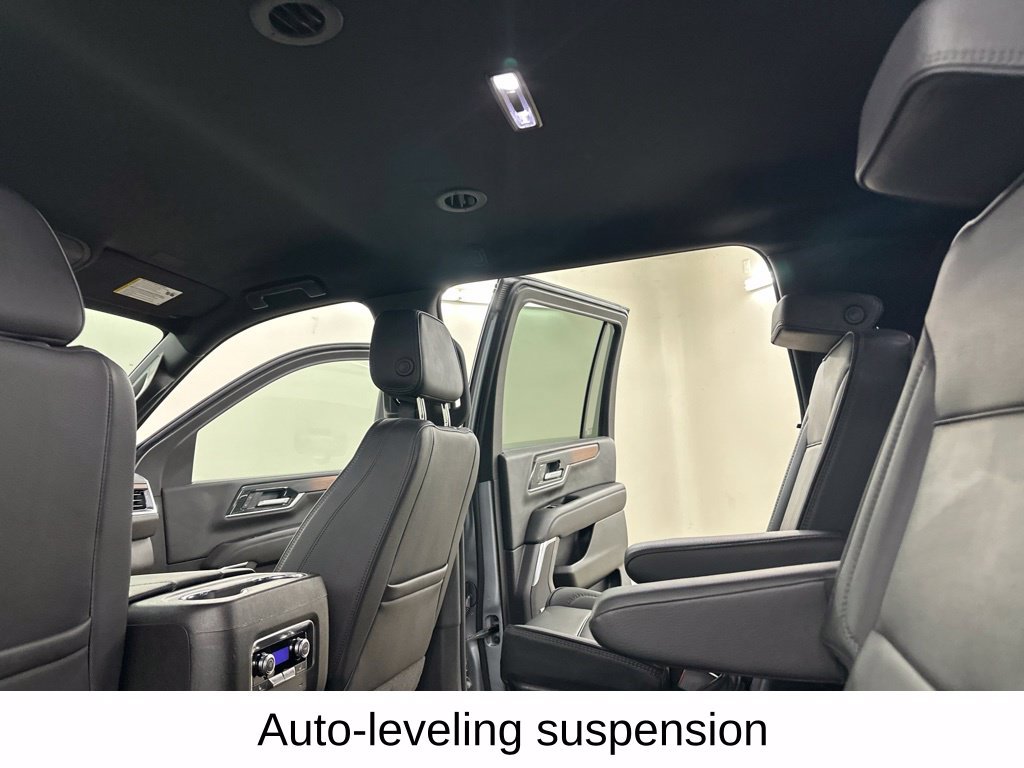 Used 2025 GMC Yukon XL Denali AWD/4WD image 33