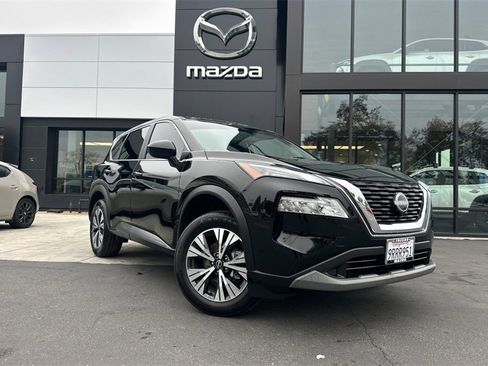 Used 2023 Nissan Rogue SV image 2