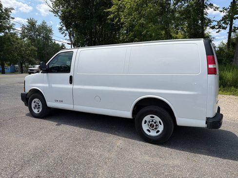 Used 2017 GMC Savana 2500 RWD image 17