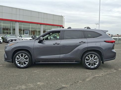 Used 2023 Toyota Highlander Limited image 4