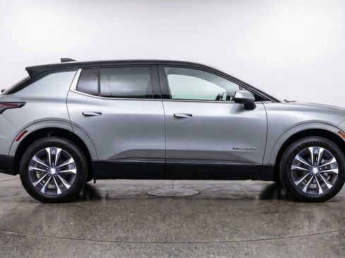 Used 2025 Chevrolet Equinox LT FWD image 11