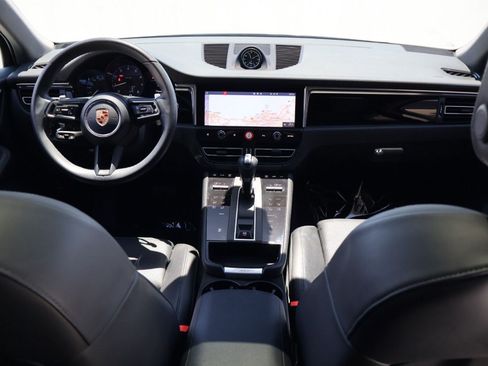 Certified 2024 Porsche Macan AWD/4WD image 21