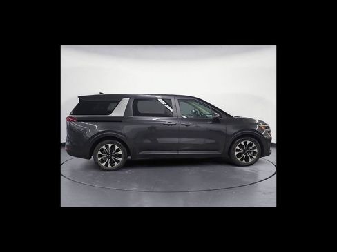 Used 2024 Kia Carnival EX FWD image 7