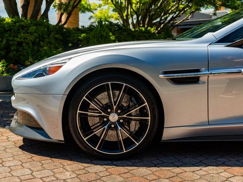 Used 2014 Aston Martin Vanquish Coupe RWD image 4