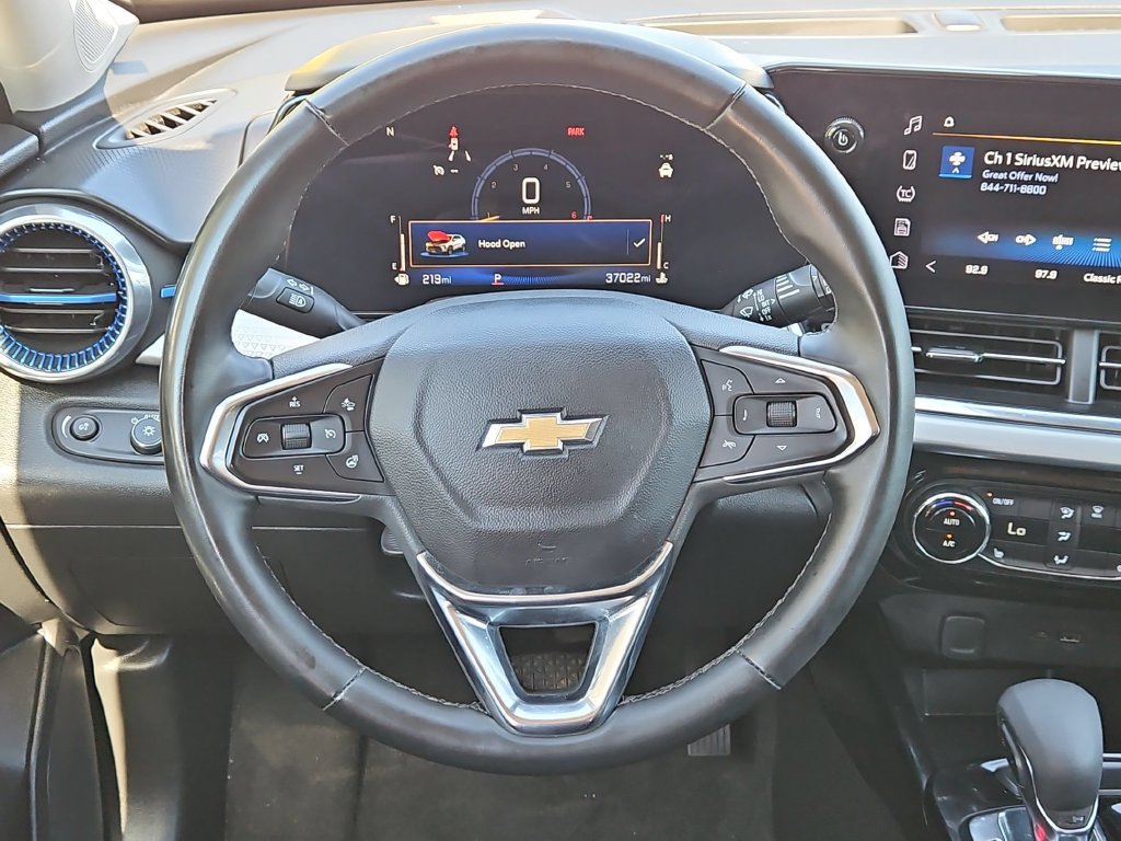 Used 2025 Chevrolet Trax LT w/ LT Convenience Package FWD image 23