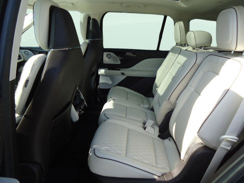 Used 2023 Lincoln Aviator Black Label w/ Dynamic Handling Package AWD/4WD image 31