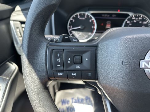 Used 2025 Nissan Rogue S AWD/4WD image 19