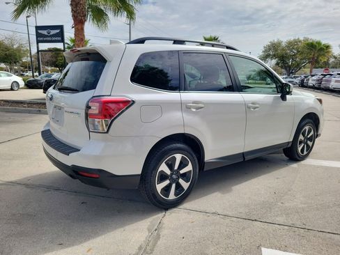 Used 2017 Subaru Forester 2.5i Premium image 4