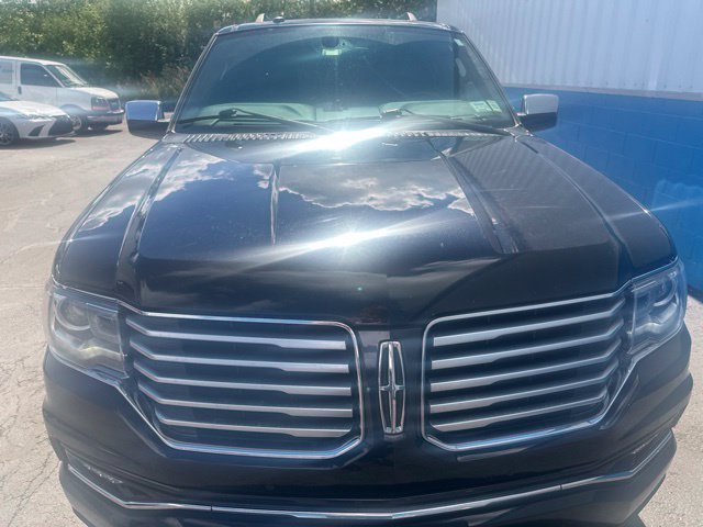 Used 2017 Lincoln Navigator Select AWD/4WD image 3