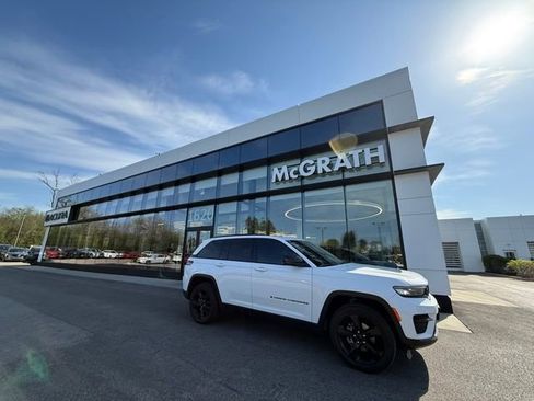 Used 2023 Jeep Grand Cherokee Altitude image 1