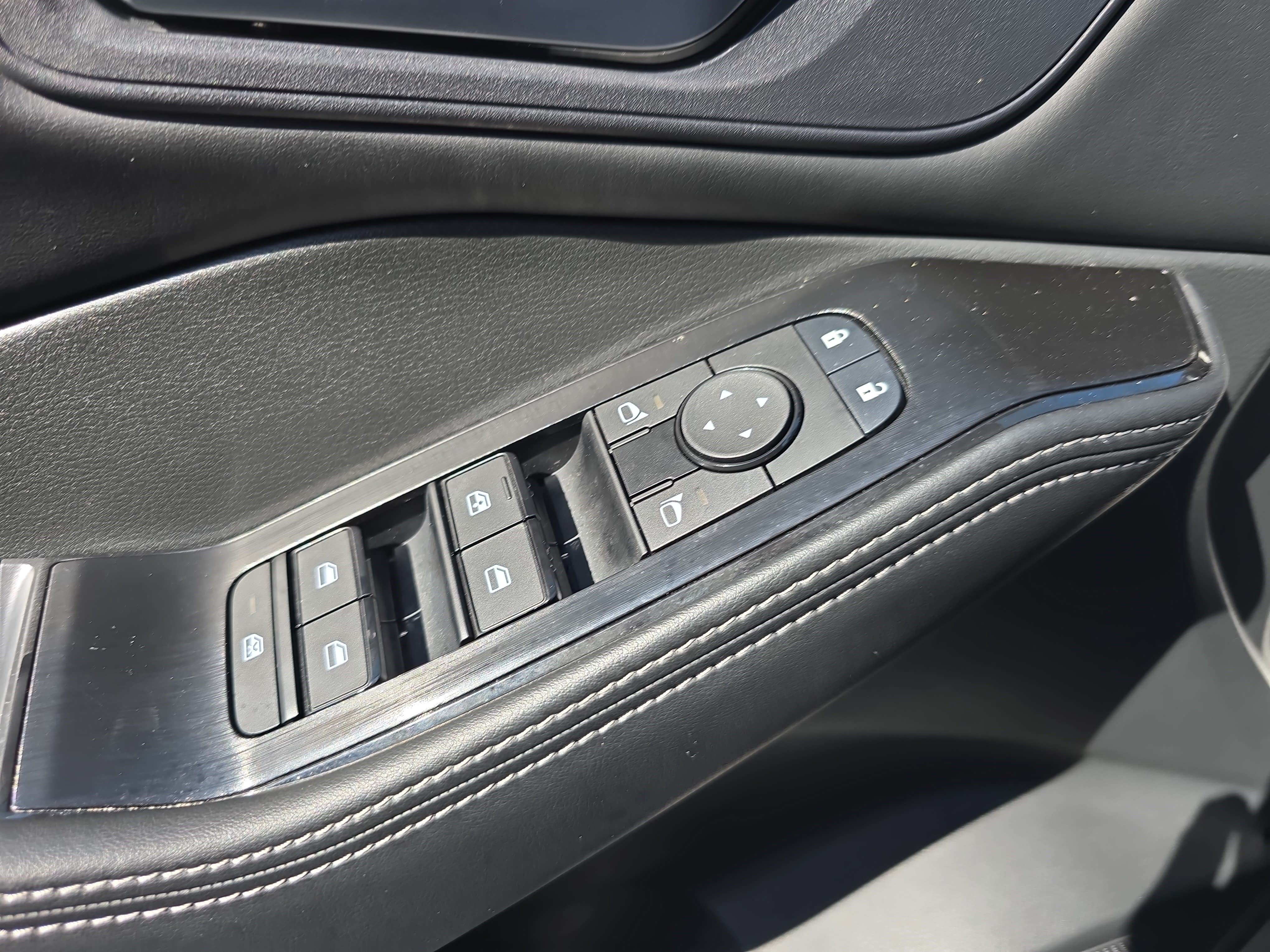 Used 2023 Nissan Rogue SV w/ SV Premium B Package FWD image 27