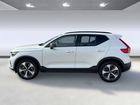 Certified 2023 Volvo XC40 B5 Plus w/ Driver Assist Package image 2