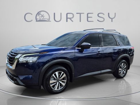 Certified 2023 Nissan Pathfinder SL AWD/4WD image 1