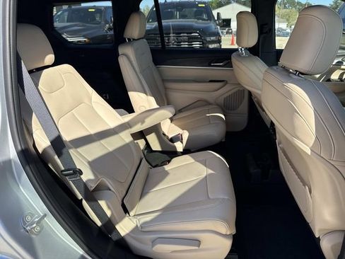 New 2025 Jeep Grand Cherokee L Limited w/ Luxury Tech Group II RWD image 12