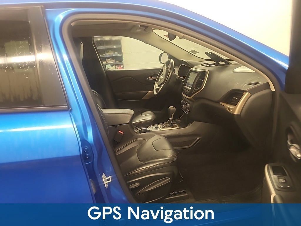 Used 2018 Jeep Cherokee Limited w/ Luxury Group AWD/4WD image 2