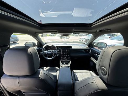 Used 2025 GMC Terrain Elevation w/ Elevation Premium Package FWD image 21