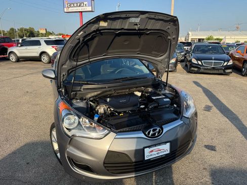 Used 2016 Hyundai Veloster Coupe 3D image 27