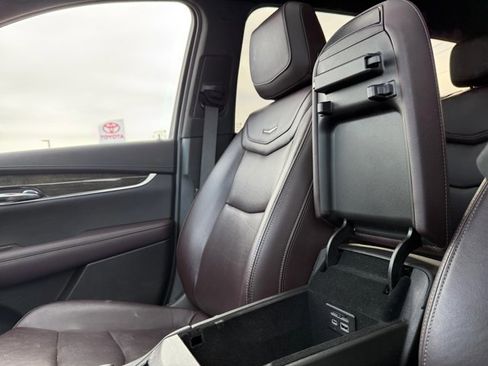 Used 2020 Cadillac XT6 Premium Luxury image 31