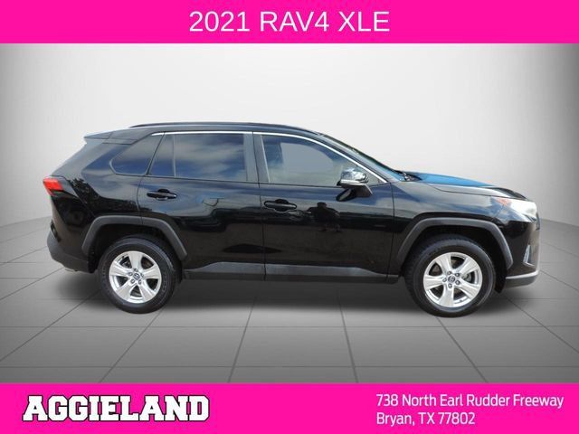 Used 2021 Toyota RAV4 XLE FWD image 2
