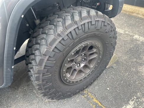 Used 2021 Jeep Gladiator Sport image 2