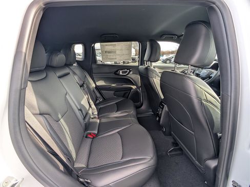 New 2026 Jeep Compass Latitude image 7