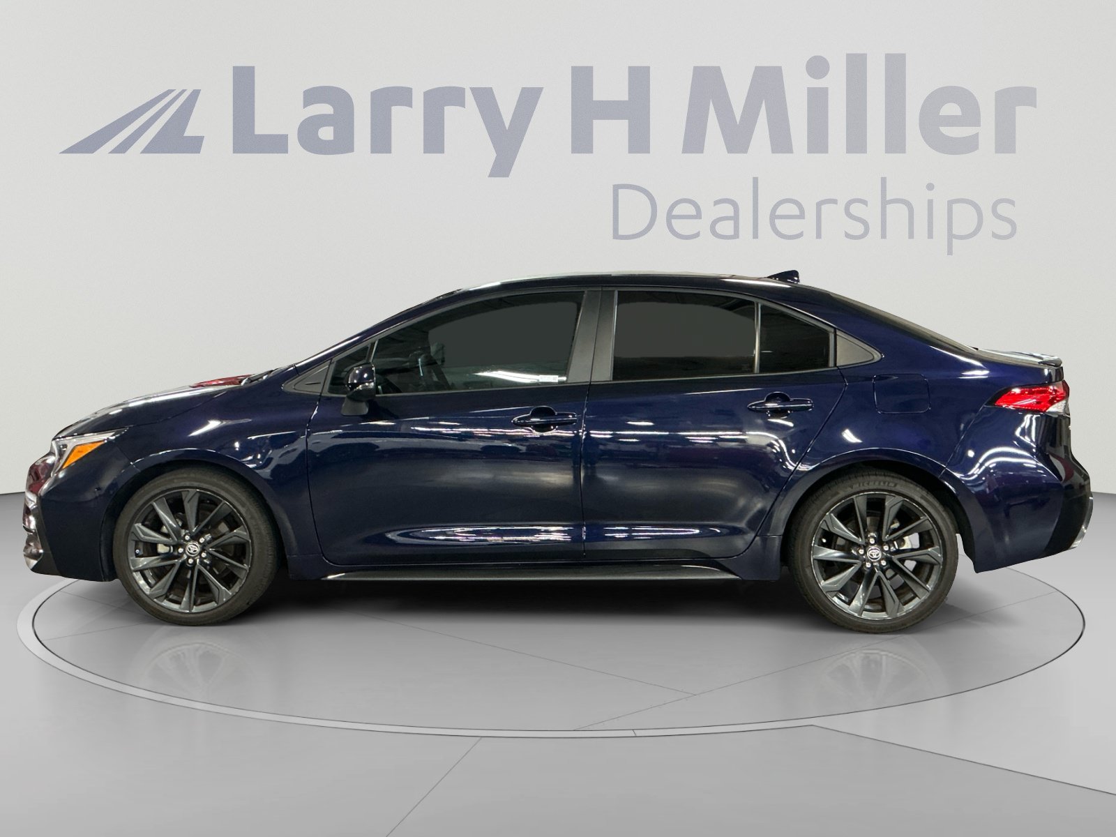 Used 2024 Toyota Corolla SE FWD image 2