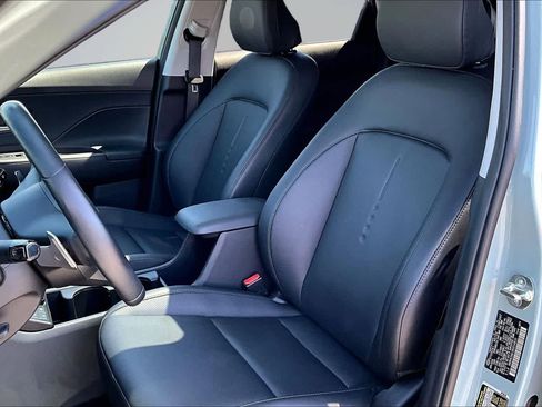 Used 2024 Hyundai Kona Limited FWD image 11