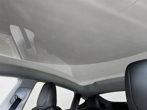 Used 2026 Tesla Model Y 2WD image 16