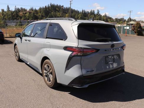 Used 2026 Toyota Sienna XSE AWD/4WD image 7