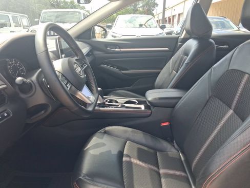 Used 2025 Nissan Altima 2.5 SR FWD image 4