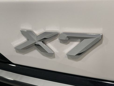 Used 2025 BMW X7 xDrive40i w/ Premium Package image 24
