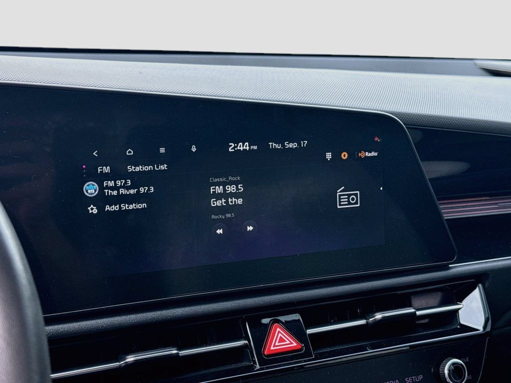 Certified 2023 Kia Niro EX FWD image 18