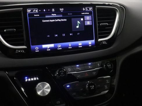 Certified 2025 Chrysler Pacifica Select FWD image 16