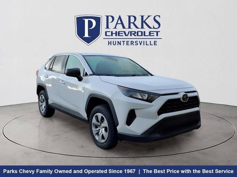 Used 2022 Toyota RAV4 LE FWD image 1