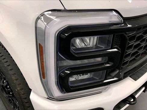 New 2026 Ford F250 Lariat w/ Black Appearance Package AWD/4WD image 13