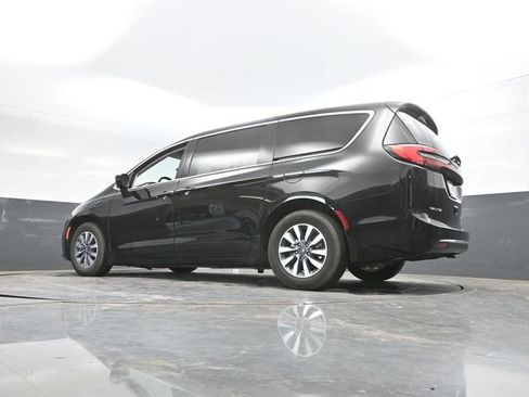 Used 2024 Chrysler Pacifica Limited FWD image 55