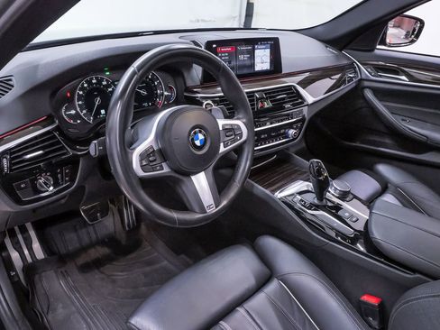Used 2019 BMW 540i w/ M Sport Package image 2