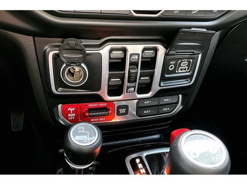 Used 2018 Jeep Wrangler Unlimited Rubicon AWD/4WD image 27