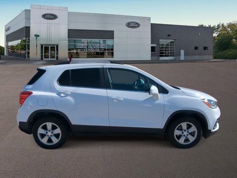 Used 2020 Chevrolet Trax LT FWD image 11