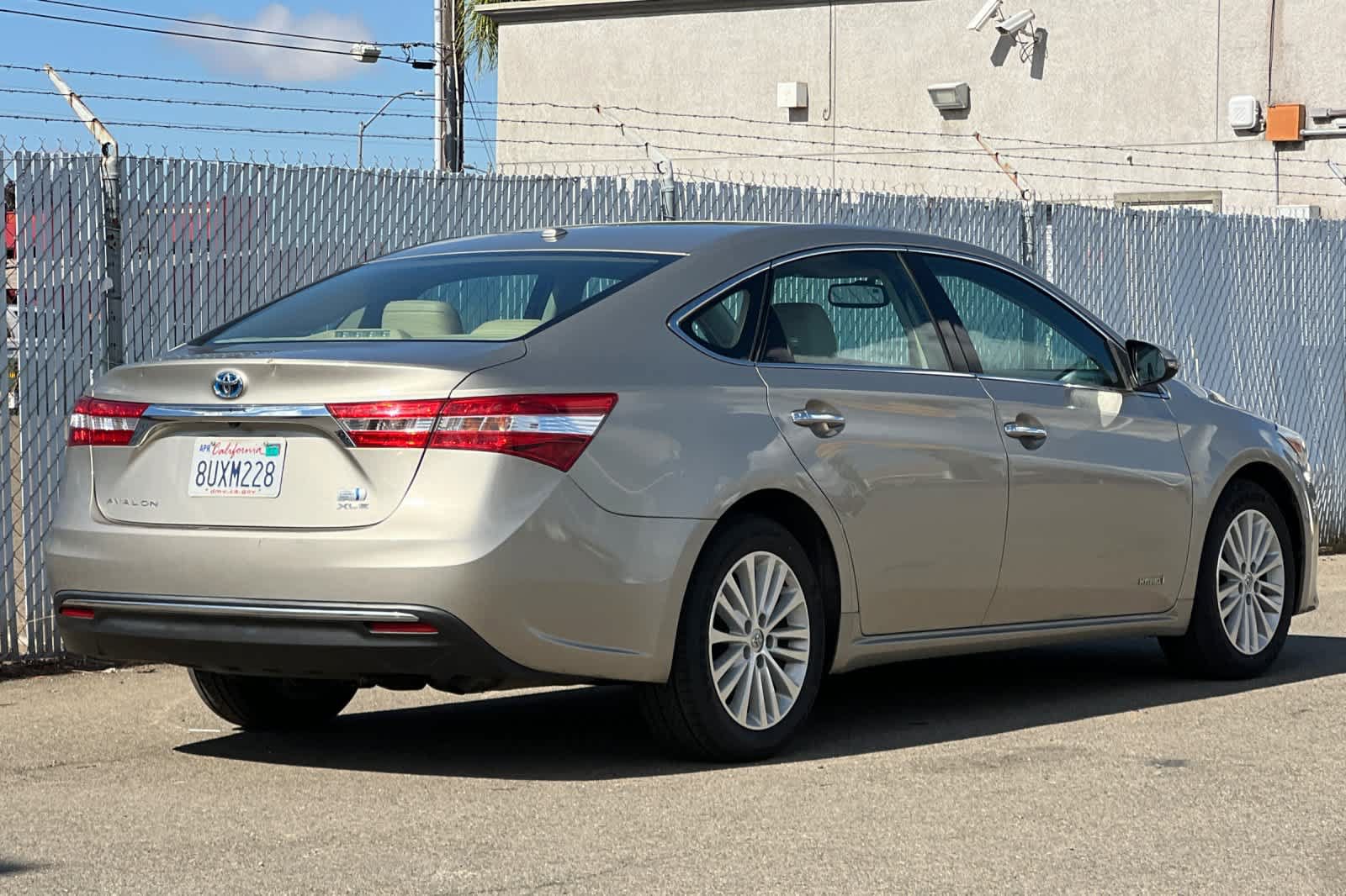 Used 2015 Toyota Avalon XLE Touring FWD image 3