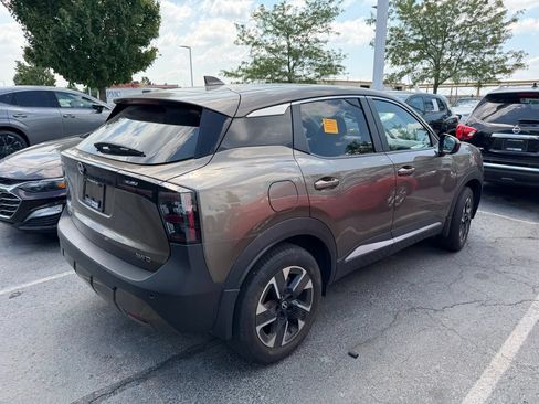 Certified 2025 Nissan Kicks SV AWD/4WD image 3