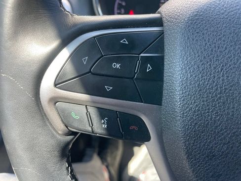 Used 2018 Jeep Grand Cherokee Altitude AWD/4WD image 18