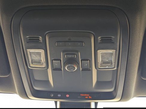 Used 2022 GMC Yukon SLT w/ SLT Luxury Package image 25