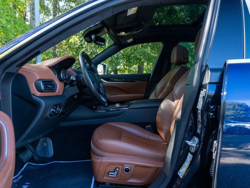 Used 2022 Maserati Levante GT image 19