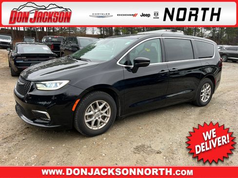 Used 2024 Chrysler Pacifica Touring-L image 1