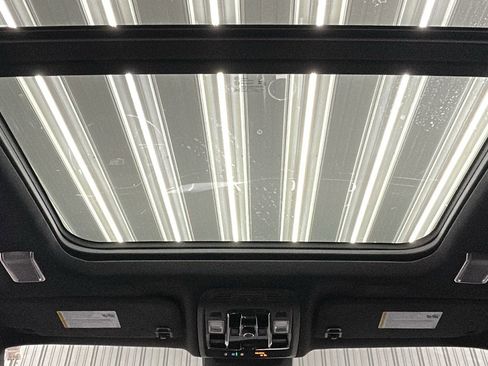 Used 2025 Cadillac Escalade Sport Platinum image 31